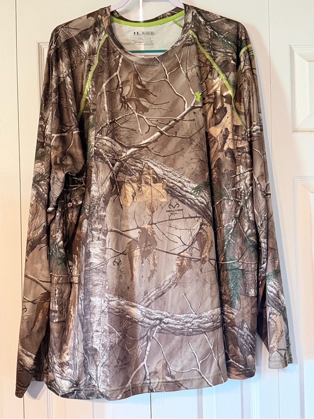 Under Armour Men’s Realtree Camo Long-Sleeve Performance Top